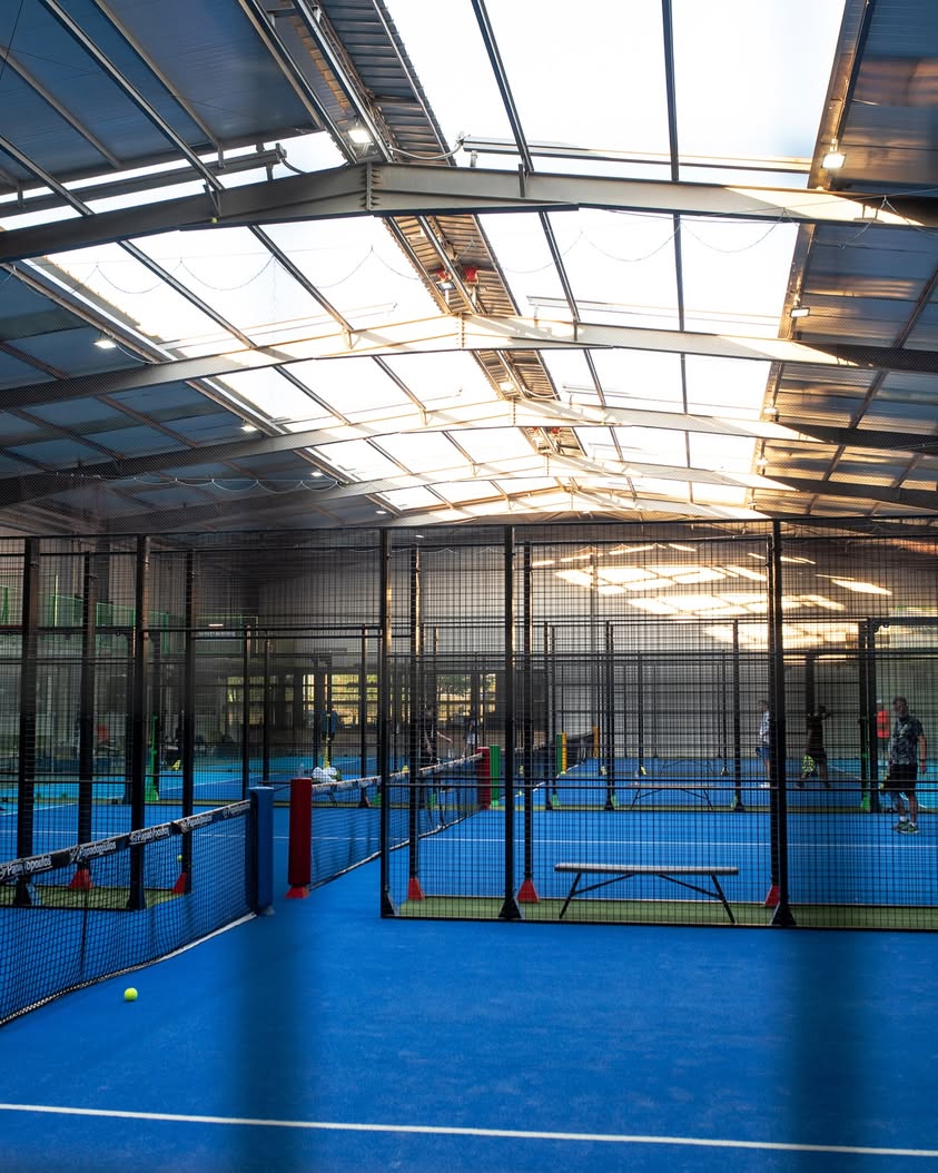 Ανοιγόμενη οροφή στο Padel Indoor Club